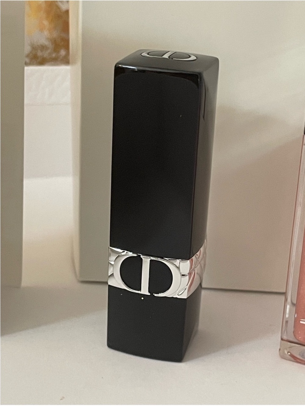 Dior Cream Velvet Cosmetic Pouch
6-piece Bundle in Limited Edition
Box - Picture 4 of 13